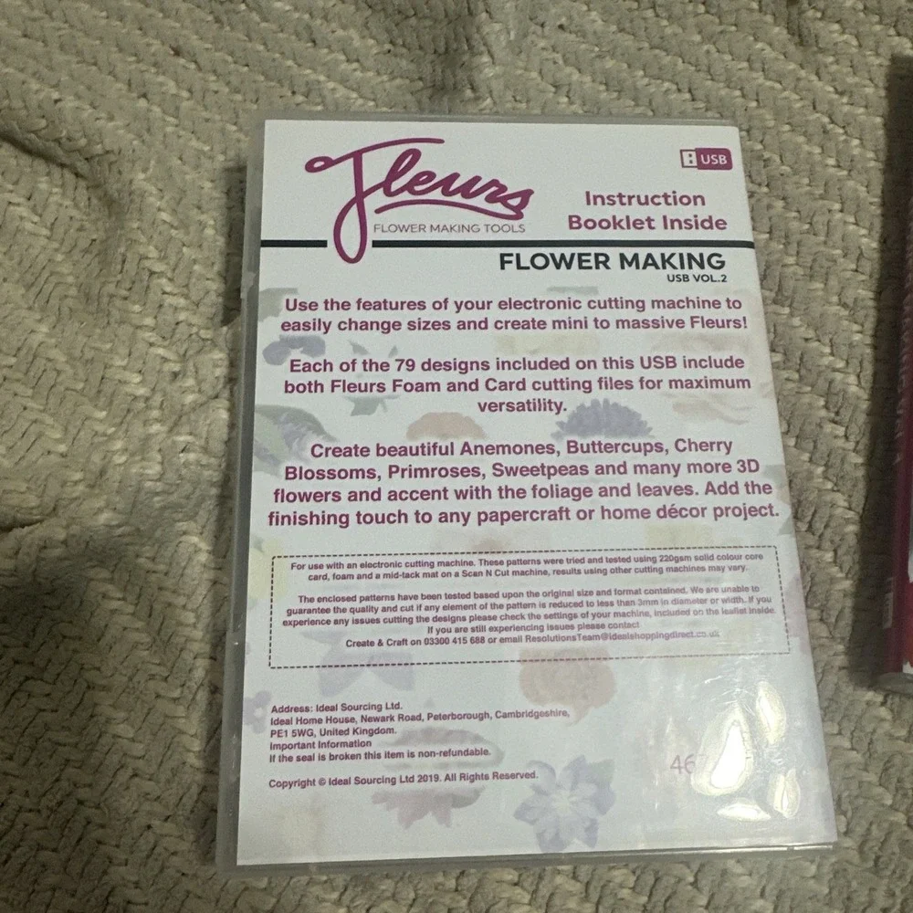 Fleurs Flower Making USB with Instruction Booklet -‎ Volume 1 and Volume 2